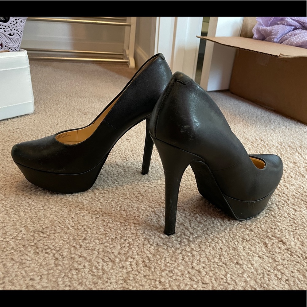 Jessica Simpson Black Pumps
